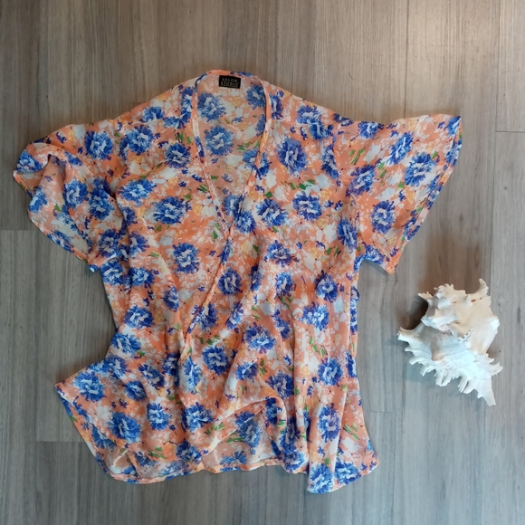 Salon Studio Coverup - Picture 4 of 5